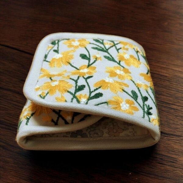 3つ折りポーチ小銭入れカードケース刺繍花柄可愛いデイジー黄色多機能ポーチお薬コスメ小物整理