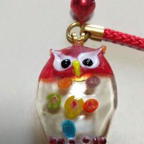 ガラス細工 フクロウ ストラップ 赤い紐