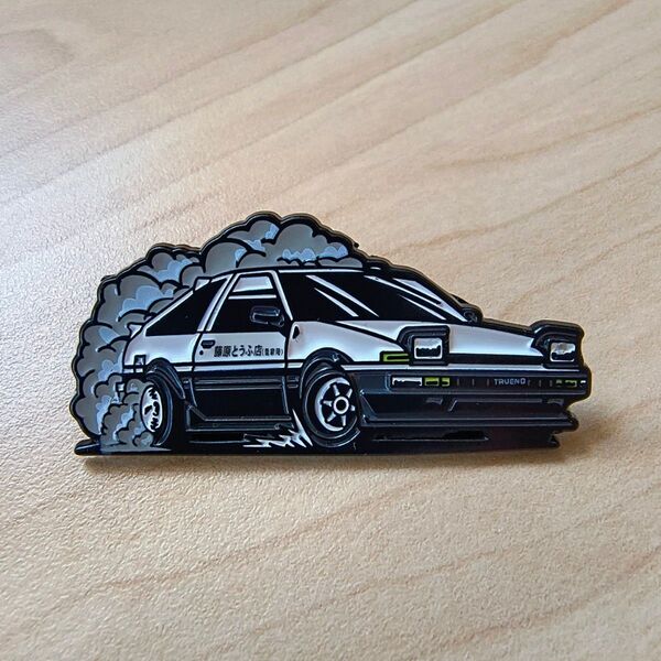 頭文字D イニシャルD 藤原とうふ店 AE86 トレノ 藤原拓海 ピンバッジ