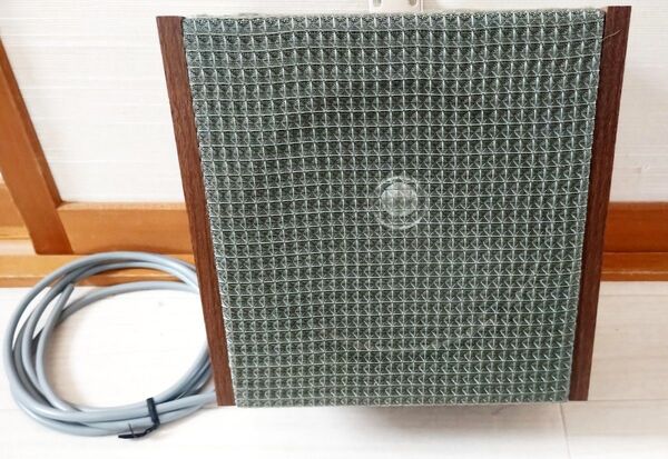 壁掛け木製スピーカ 8Ω 未使用
