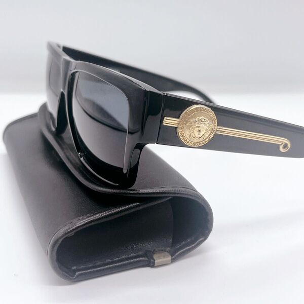 美品 ジャンニヴェルサーチェ GIANI VERSACE サングラス メデューサ ゴールド ブラック ケース LADY GAGA