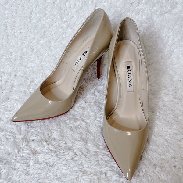美品 ダイアナ レッドソール DIANA べージュ ポインテッドトゥ ピンヒール 22.5cm 結婚式 お呼ばれ パテントレザー