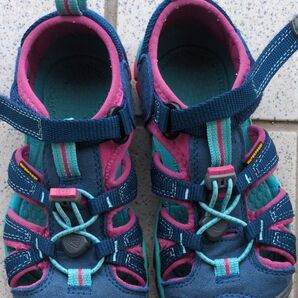 6/4本日のみのお値下げです。KEEN キッズ ウォーターシューズ サンダル 18.5cm