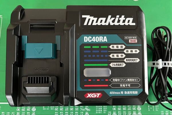 ② makita マキタ 40Vmax用 急速充電器 DC40RA美品