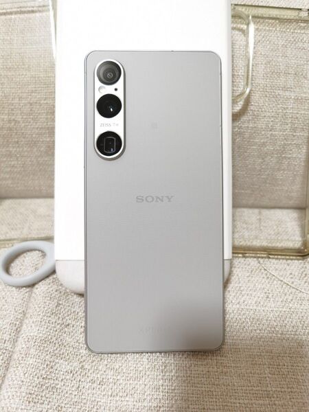 Xperia 1VI XQ-EC44プラチナシルバーSIMフリー版+ケース五種とガラスフィルムセット