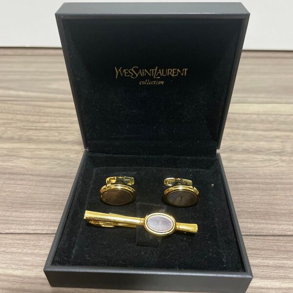美品 イヴサンローラン カフス・タイピンセットYSL ロゴ ゴールド