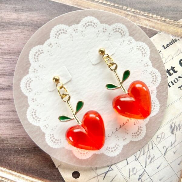 ハンドメイド ピアス りんご ハート