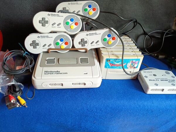 任天堂 スーパーファミコン本体一式 スーファミ アダプター AVケーブル カセット8本 マルチタップ動作確認済み SFC