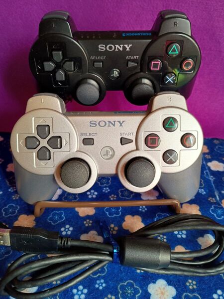 SONYプレステ3コントローラー デュアルショック3シルバー1個 ブラック1個おまけUSBケーブル1本 PS3 SONY