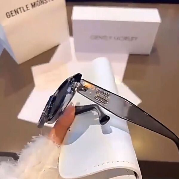 【専用】GENTLE MONSTER風 クリアブラック キャットアイ サングラス