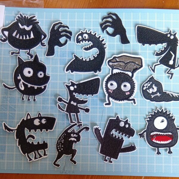 モノトーン モンスター パッチ アイロン ワッペン 刺繍 1点より〜