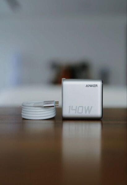 新品未使用 Anker Zolo 4 ポート 140W 壁面急速充電器モニター搭載