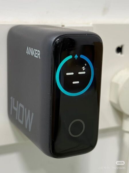 新品未使用 Anker Zolo 4 ポート 140W壁面急速充電器モニター搭載