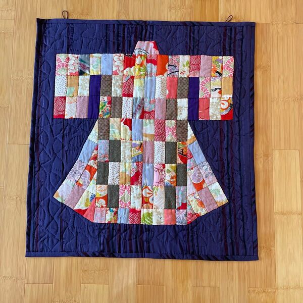 パッチワークのタペストリー 着物風デザイン ハンドメイド
