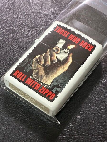特価品 zippo ROCK ROLL White 前面加工 希少モデル 2015年製 シルバーインナー 2015年製