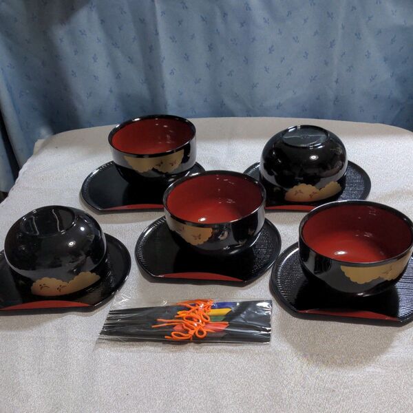 合成樹脂漆器 半月盆、小どんぶり 、塗り箸の3点セット 共に5人分 合計15個揃い 和食器 汁椀 未使用品