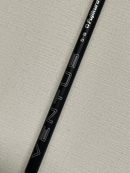 極美品★最新 キャロウェイ スリーブ付 24 ベンタスブラック VENTUS VELOCORE+ 5S 1W用 シャフト 日本仕様