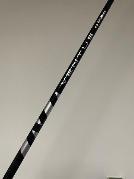 美品★ キャロウェイスリーブ付 ベンタス ブラック VENTUS BLACK 5S ベロコア付き 1W用