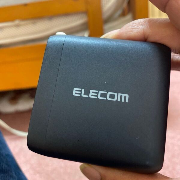 ELECOM ACCP24 急速充電 モバイルバッテリー 黒キズ有り