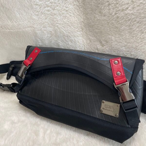 日本製 SEAL シール タイヤチューブ バックルロック メタルロゴ 撥水 ショルダー ボディバッグ 黒 ブラック