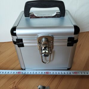 鍵付きアタッシュケース アルミ ケース