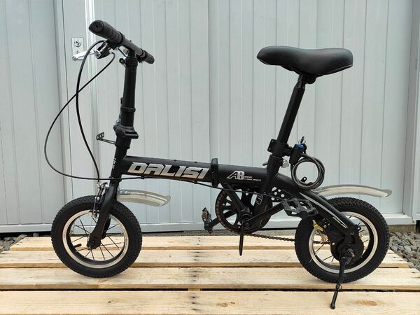 ほぼ未使用 折りたたみ自転車 12インチ 輪行バッグ、カギ、フロントかご付き。奥さんや子供と移動後のツーリングなどいかが?