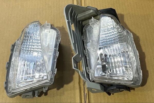 トヨタ 30系プリウス後期型 左右ウインカーレンズ