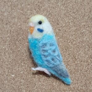 羊毛フェルト セキセイインコ ブローチ