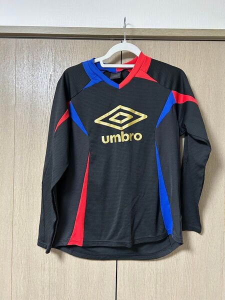 umbro サッカー 長袖シャツ ブラック Mサイズ