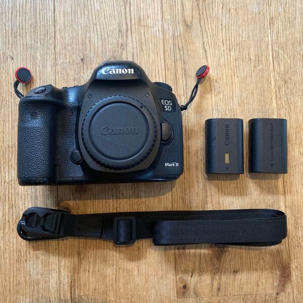 Canon EOS 5D Mark III バッテリー2個 ストラップ付き