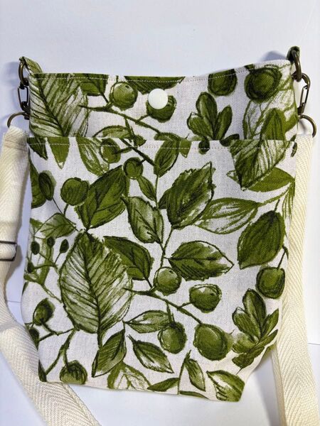 ハンドメイド ポシェット ショルダーバッグ 葉っぱ・木の実柄