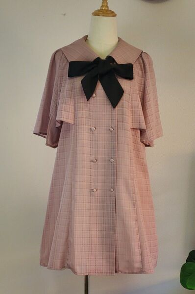 axes femme シアーチェックケープ風ワンピース リボン付セーラー襟
