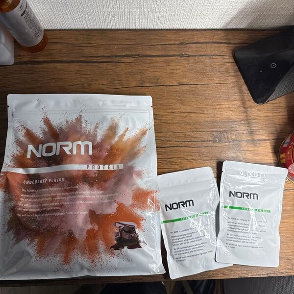 NORM プロテイン チョコレートフレーバー 1kg + ビタミンサプリ2袋