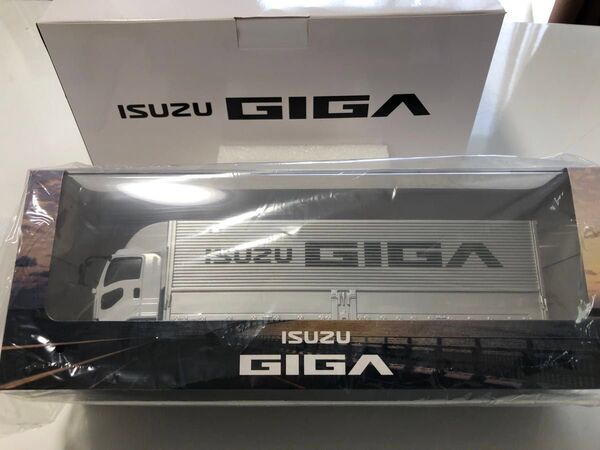 ISUZU GIGA 1/43 ミニカー 4軸低床 いすゞギガ