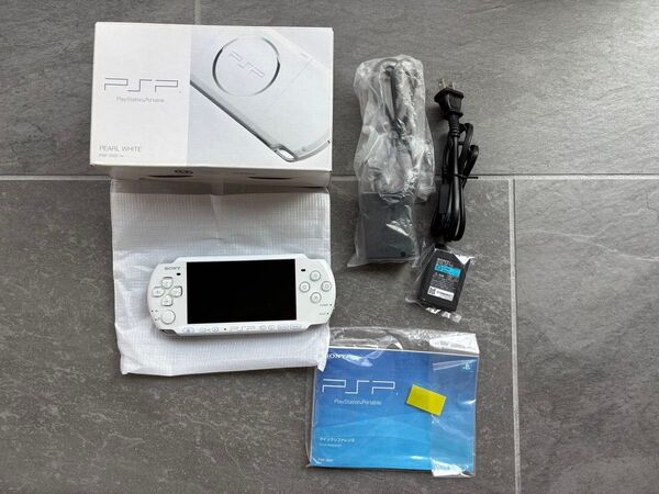 PSP-3000 動作品 SONY PSP ホワイト プレイステーションポータブル
