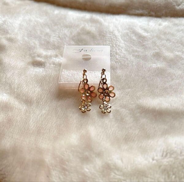 美品 花柄 ノンホールピアス イヤリング 痛みが少ない ゴールド アクセサリー 上品