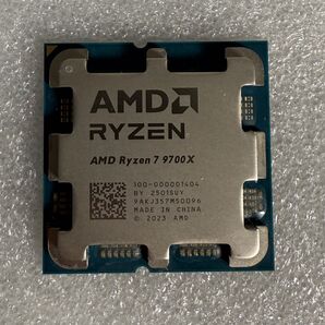 AMD Ryzen 7 9700X バルク品 CPU