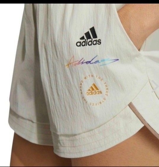 【未使用品】アディダス adidas☆ レディース ショートパンツ SV056 オフホワイト
