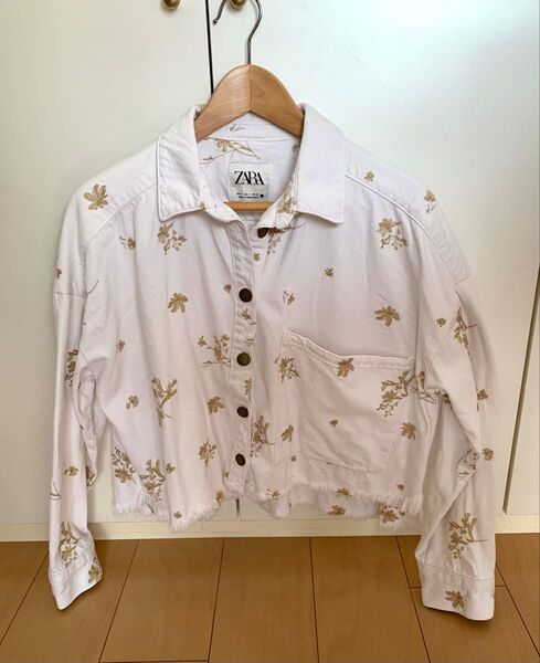 ZARA ザラ ショート丈 刺繍 ジャケット Gジャン デニム ホワイト
