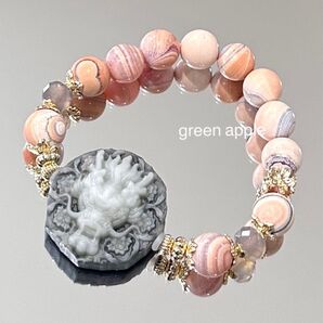《エネルギー循環の石》龍彫(太極石)とカラーチェンジ瑪瑙のブレスレット 内径約15時