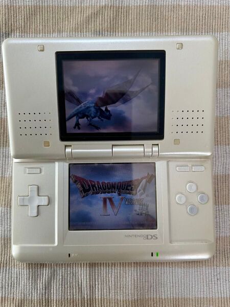任天堂 初代DS (ピュアホワイト) 純正充電器セット!