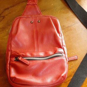モノコムサ ボディバッグ 赤中古