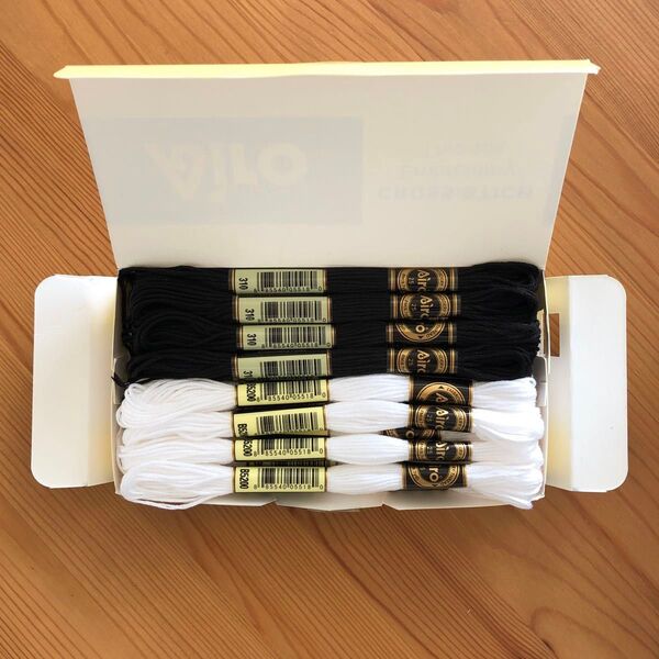 24束 刺繍糸 白黒 ホワイト ブラック 25番 B5200 310 まとめ売り