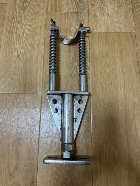 クエ竿受け 板バネ ピトン 釣房エム 釣房エム ロータリー石突きボックス