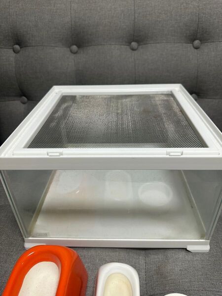 爬虫類 ケージ 300CUBE シェルター、エサ入れ、湿度温度計付き コルネ