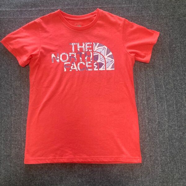 THE NORTH FACE Tシャツ レッド