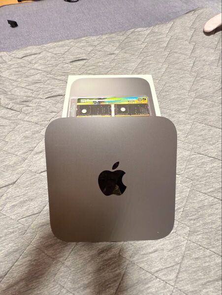【美品】メモリ増設Apple Mac mini (3.0GHz 6コアIntel Core i5プロセッサ キーボード.スピーカー