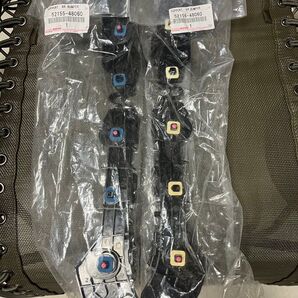 未使用 80ハリアー トヨタ純正 リアバンパーリテーナー左右 ブラケット サポート ホルダー