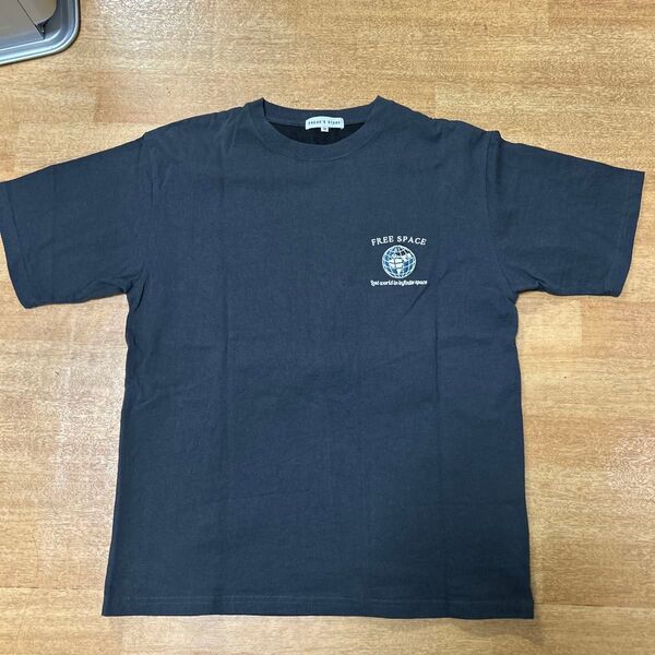 FREAK'S STORE WEB限定 バック刺繍デザインFREESPACE メンズMサイズTシャツ
