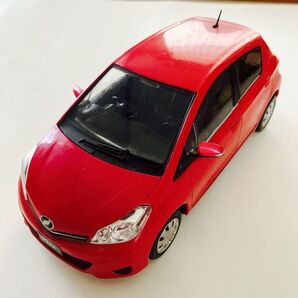 トヨタ ヴィッツ ミニカー レッド